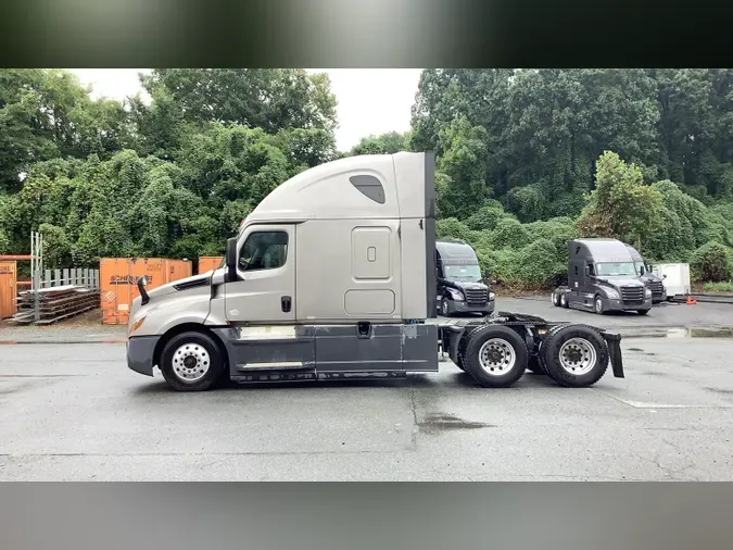 2020 Freightliner Cascadia 126