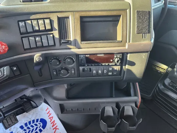 2023 VOLVO VNL64T760