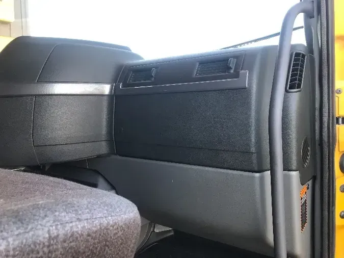 2019 Volvo VNL64760