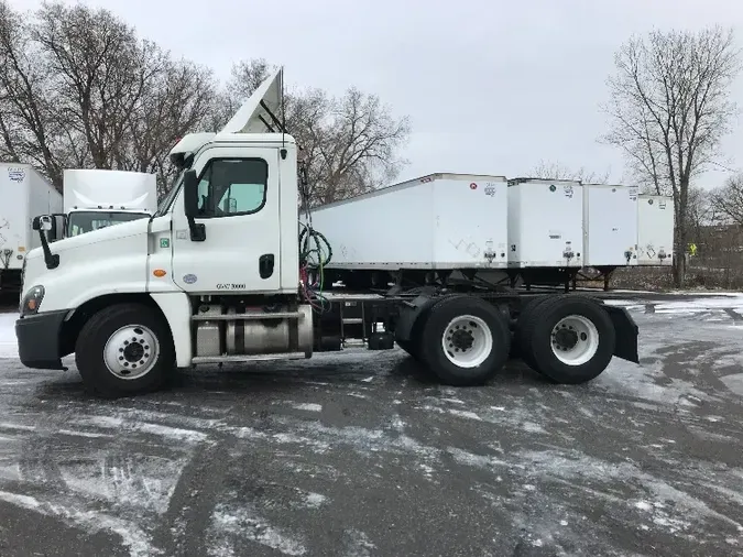 2017 Freightliner X12564ST