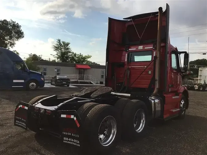 2020 VOLVO VNR300