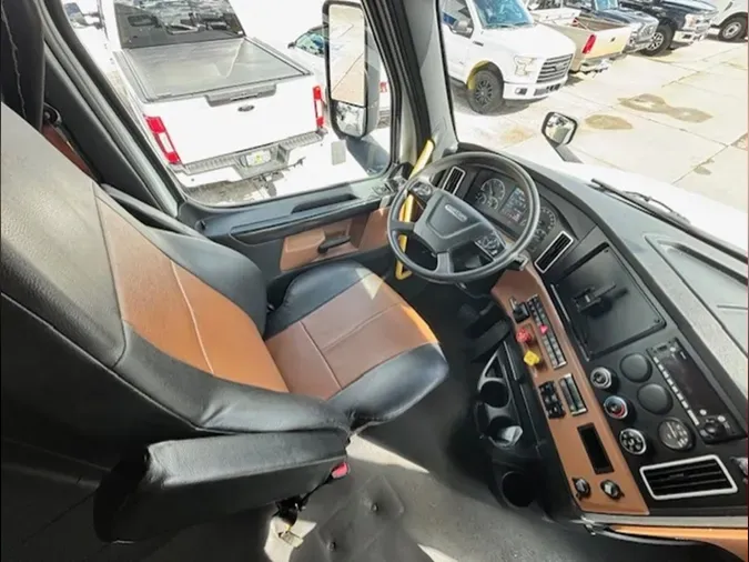 2023 Freightliner Cascadia 126