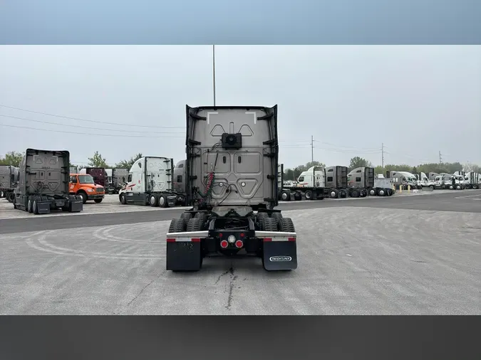 2022 Freightliner Cascadia 126