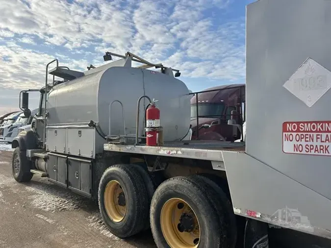 2004 MACK GRANITE CV713