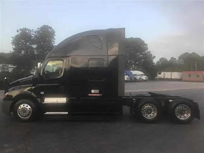 2018 FREIGHTLINER CASCADEVO1