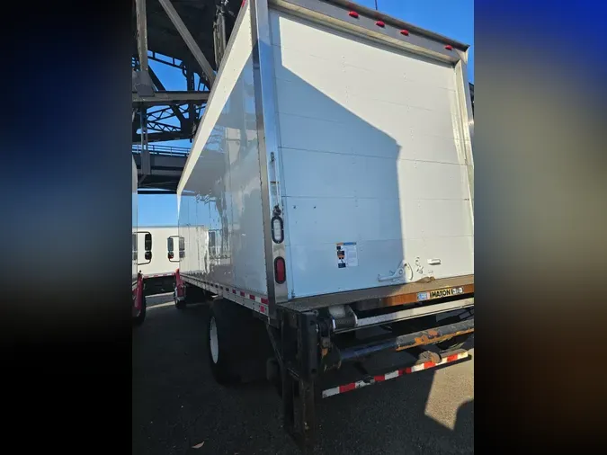 2018 FREIGHTLINER/MERCEDES M2 106