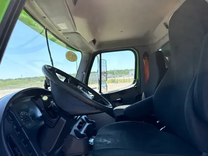 2020 FREIGHTLINER/MERCEDES M2 106