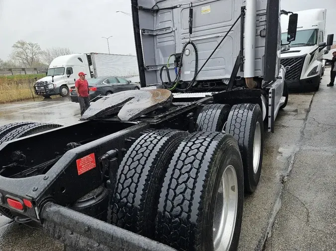2019 VOLVO VNL64T760