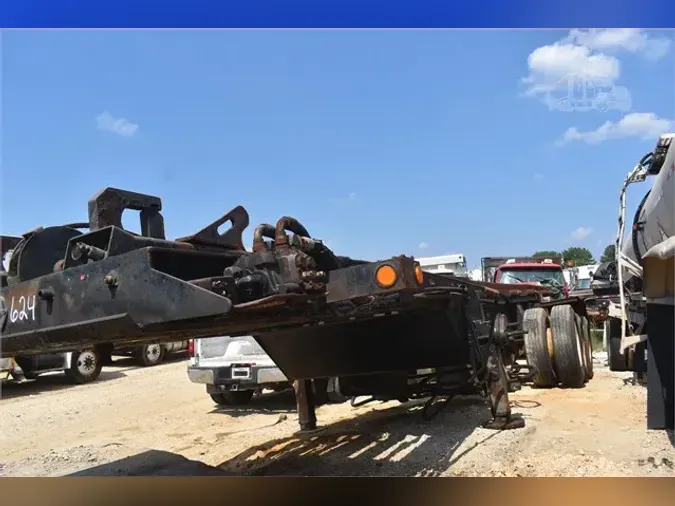 1987 BENLEE TRI AXLE ROLL OFF