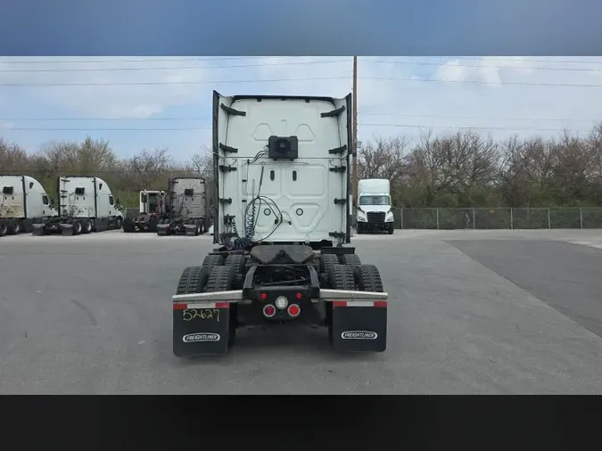 2022 Freightliner Cascadia 126