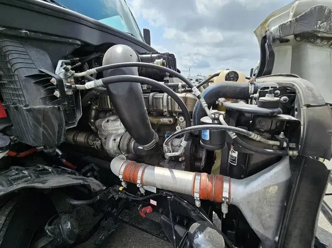 2021 FREIGHTLINER CASCADIA CA126