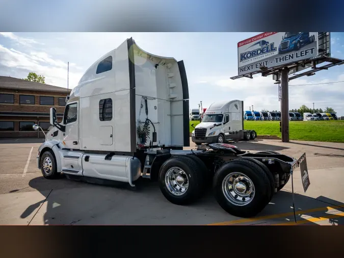 2021 PETERBILT 579