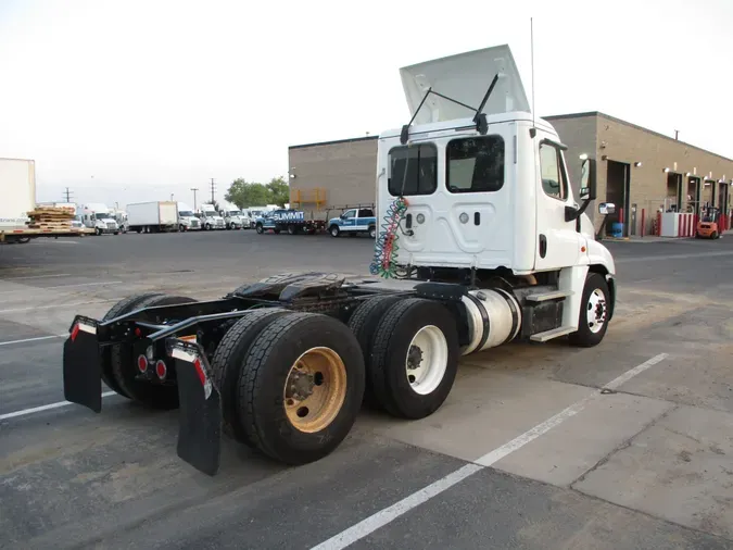 2018 FREIGHTLINER/MERCEDES CASCADIA 125