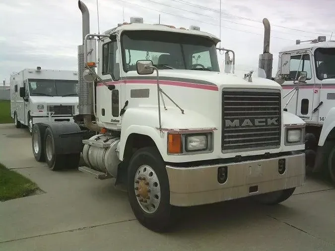 2005 MACK CHN613