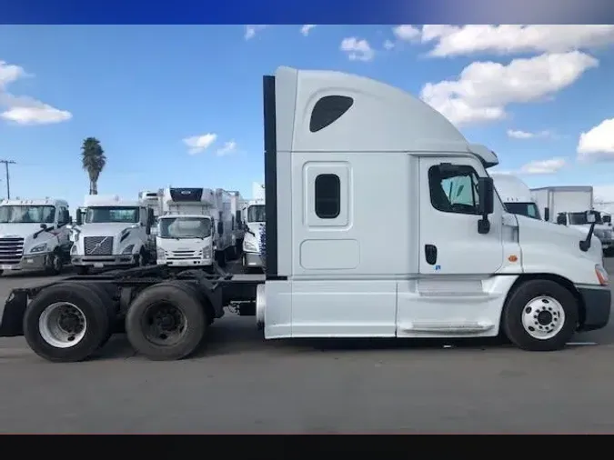 2019 FREIGHTLINER/MERCEDES CASCADIA 125