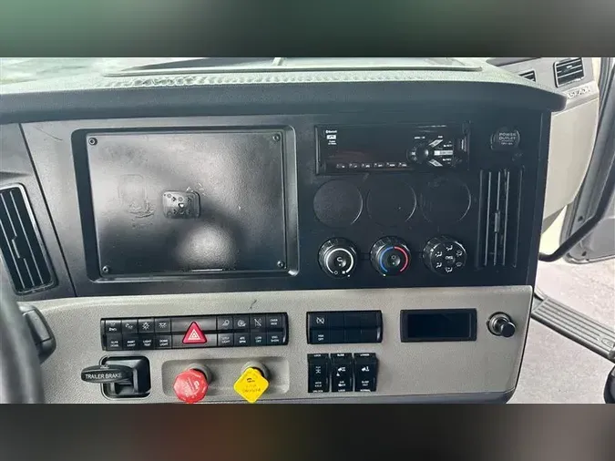 2021 FREIGHTLINER CA126
