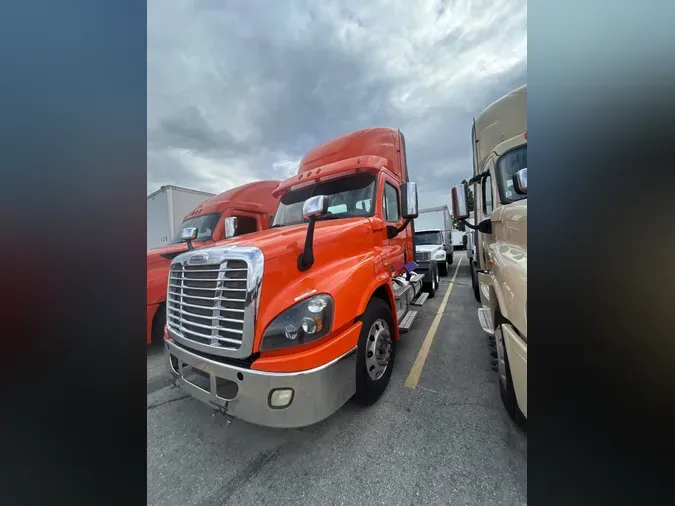 2018 FREIGHTLINER/MERCEDES CASCADIA 125