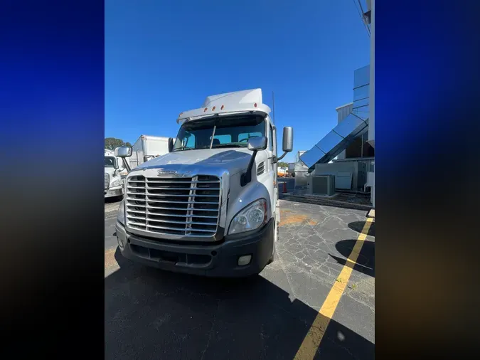 2016 FREIGHTLINER/MERCEDES CASCADIA 113