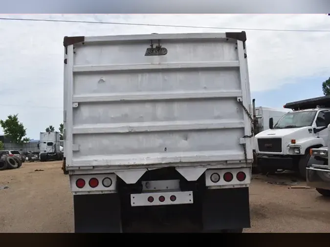 2003 VOLVO VHD104F200