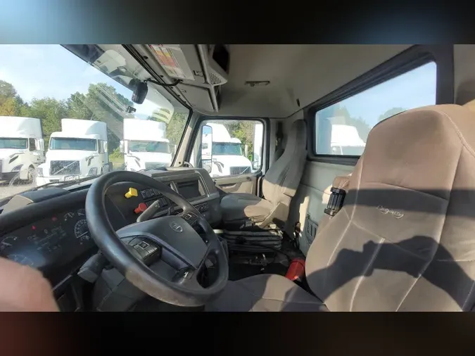 2019 Volvo VNL300
