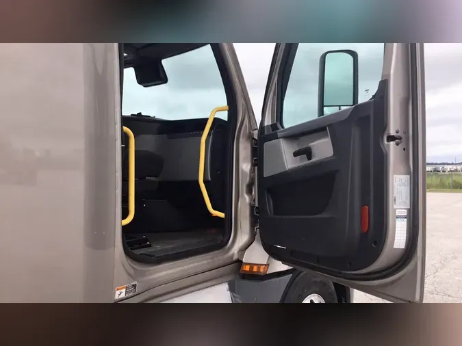 2022 Freightliner Cascadia 126