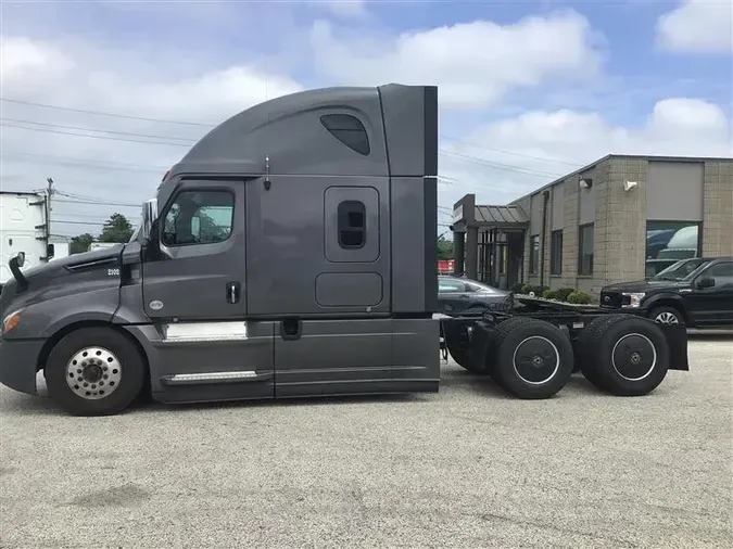 2021 FREIGHTLINER CA126