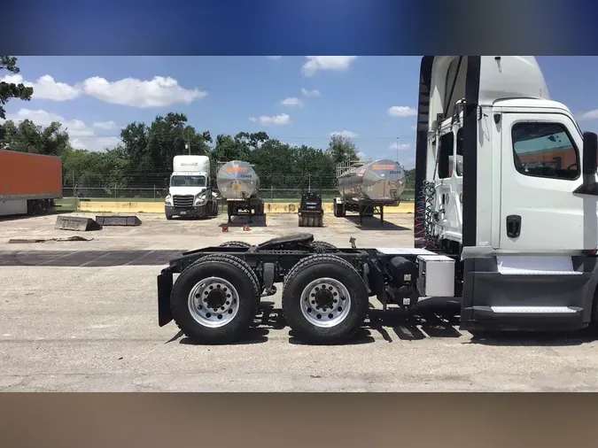 2019 Freightliner Cascadia 126