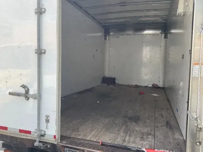 2017 HINO TRUCK 195