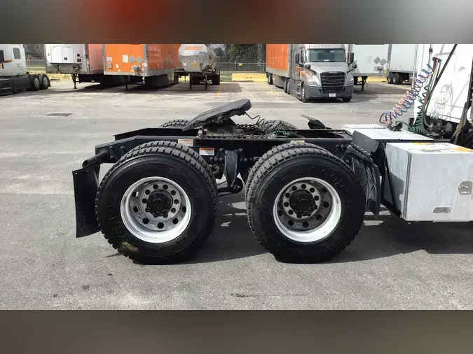 2021 Freightliner Cascadia 126