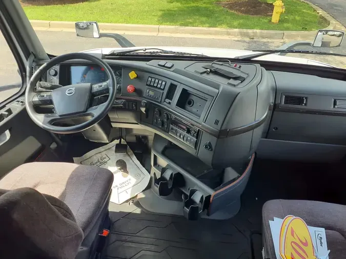 2020 VOLVO VNR64T-640