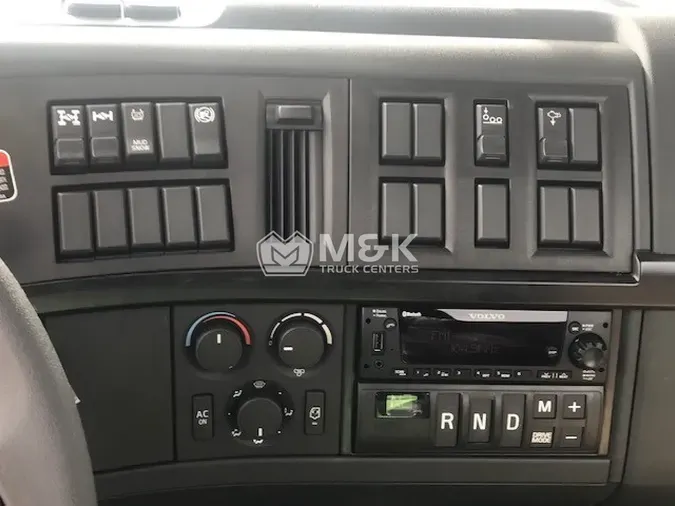 2025 VOLVO VHD84F300