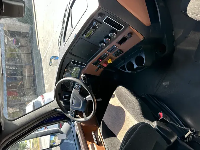 2019 FREIGHTLINER CASCADIA