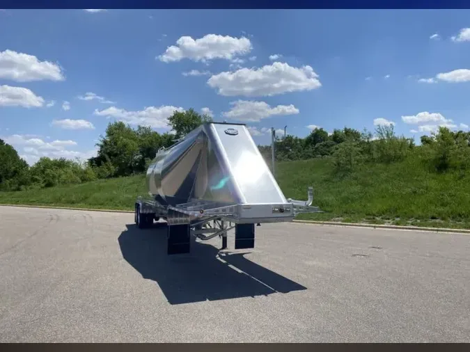 2025 Mac Trailers Bulk Tank