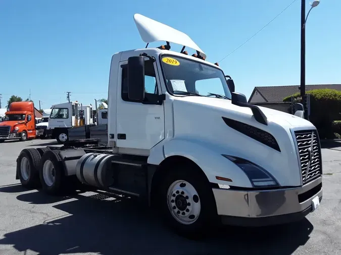 2019 VOLVO VNL64T-30026fe4068580b47d2cda2f15d3be31646