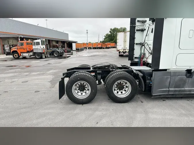 2020 Freightliner Cascadia 126