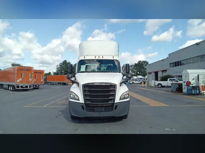 2021 Freightliner Cascadia 126