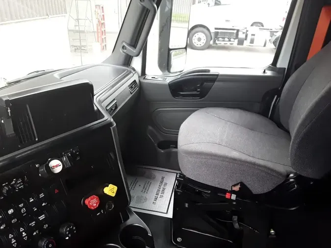 2020 NAVISTAR INTERNATIONAL LT625 SLPR CAB