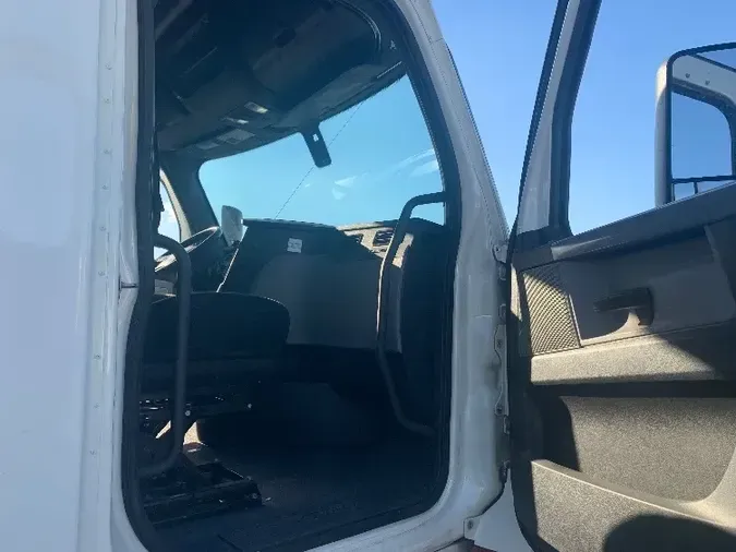 2019 Freightliner T12664ST