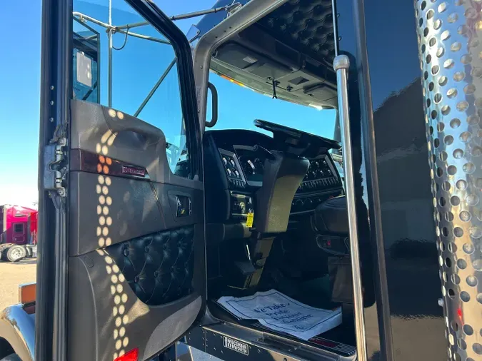 2025 Kenworth W900L270a7ca61f1be172757f1ebd6def6ab5