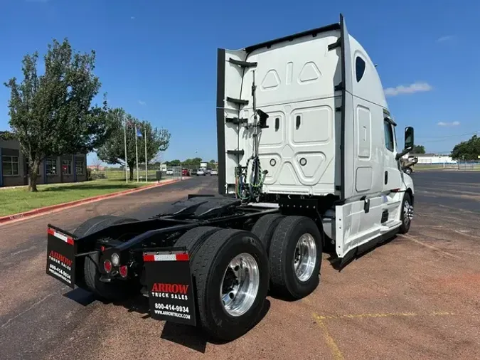 2021 FREIGHTLINER CA126