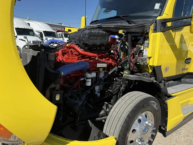 2024 Kenworth T680270b687b98ba8c65319c0ce82b1456eb