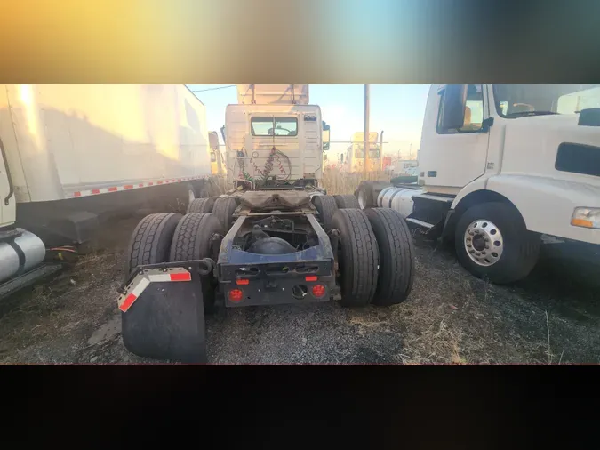 2019 VOLVO VNR64T 300