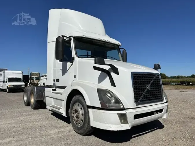 2012 VOLVO VNL64T300