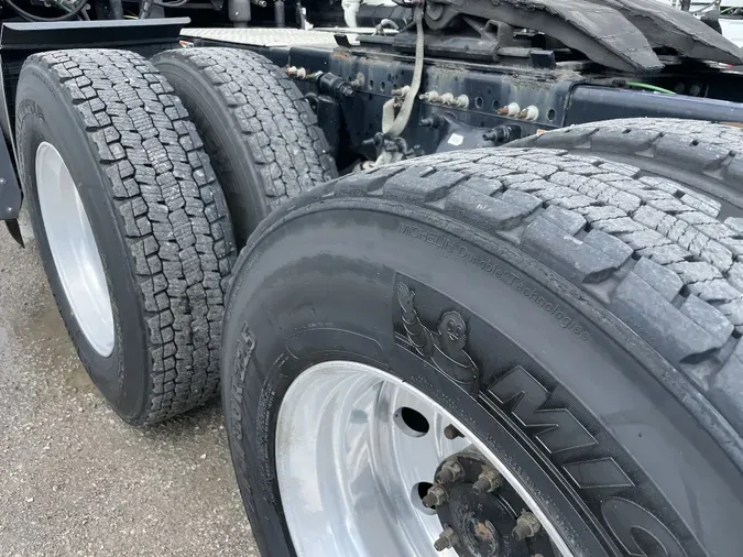 2021 FREIGHTLINER CASCADIA CA126