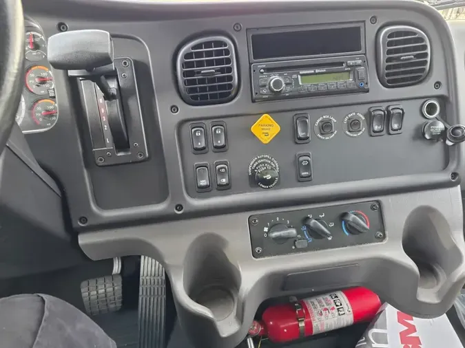 2017 FREIGHTLINER/MERCEDES M2 106