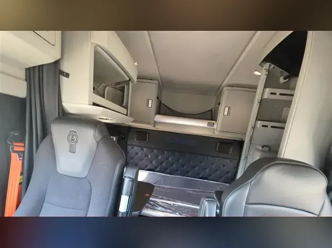 2021 KENWORTH W990