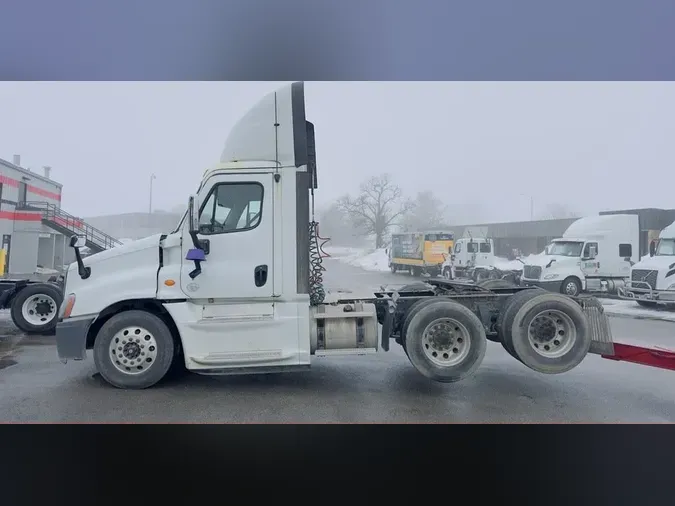 2017 FREIGHTLINER/MERCEDES CASCADIA 12527237f0ff3b60064891218cdf36a03ca