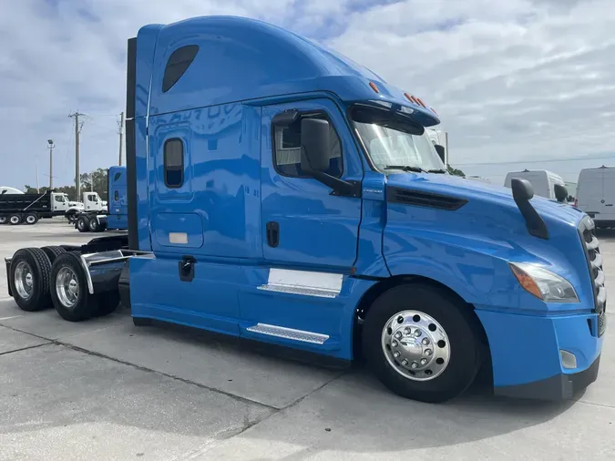 2019 Freightliner Cascadia 126