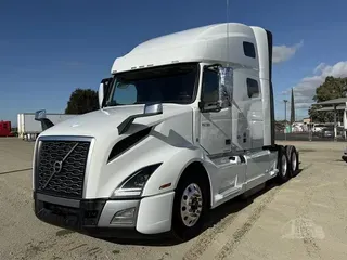 2022 VOLVO VNL64T760