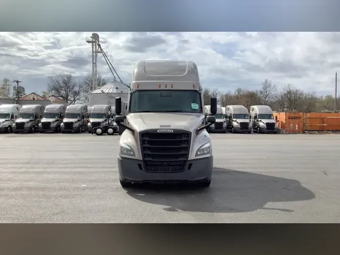 2022 Freightliner Cascadia 126